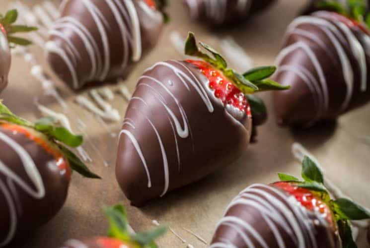 Chocolate covered strawberries with white chocolate drizzle